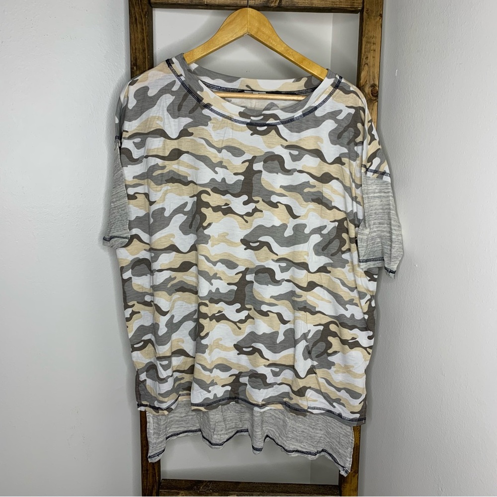 VOY Camouflage Print Short Sleeve Top Size L